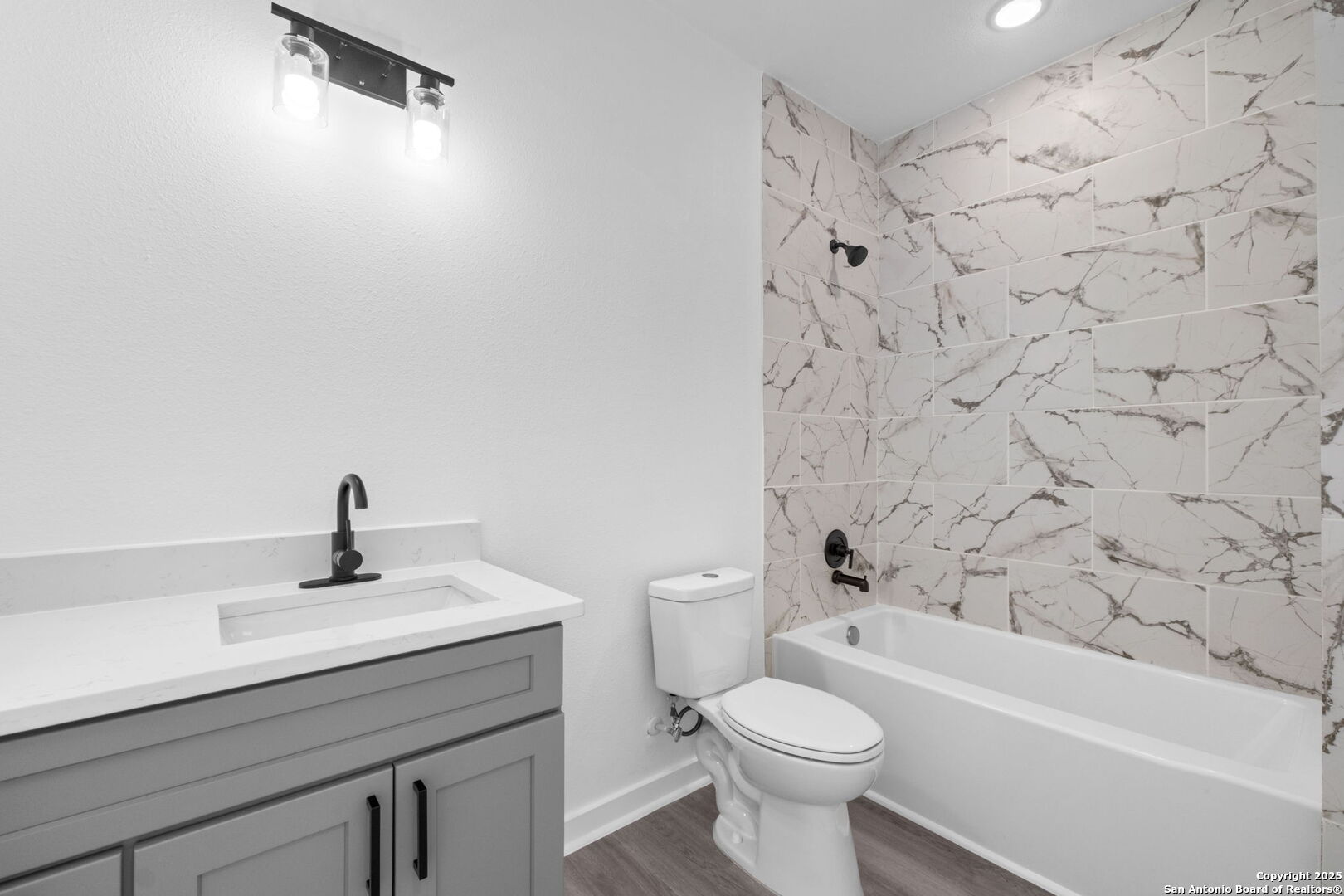 627 S Olive St, #101,102