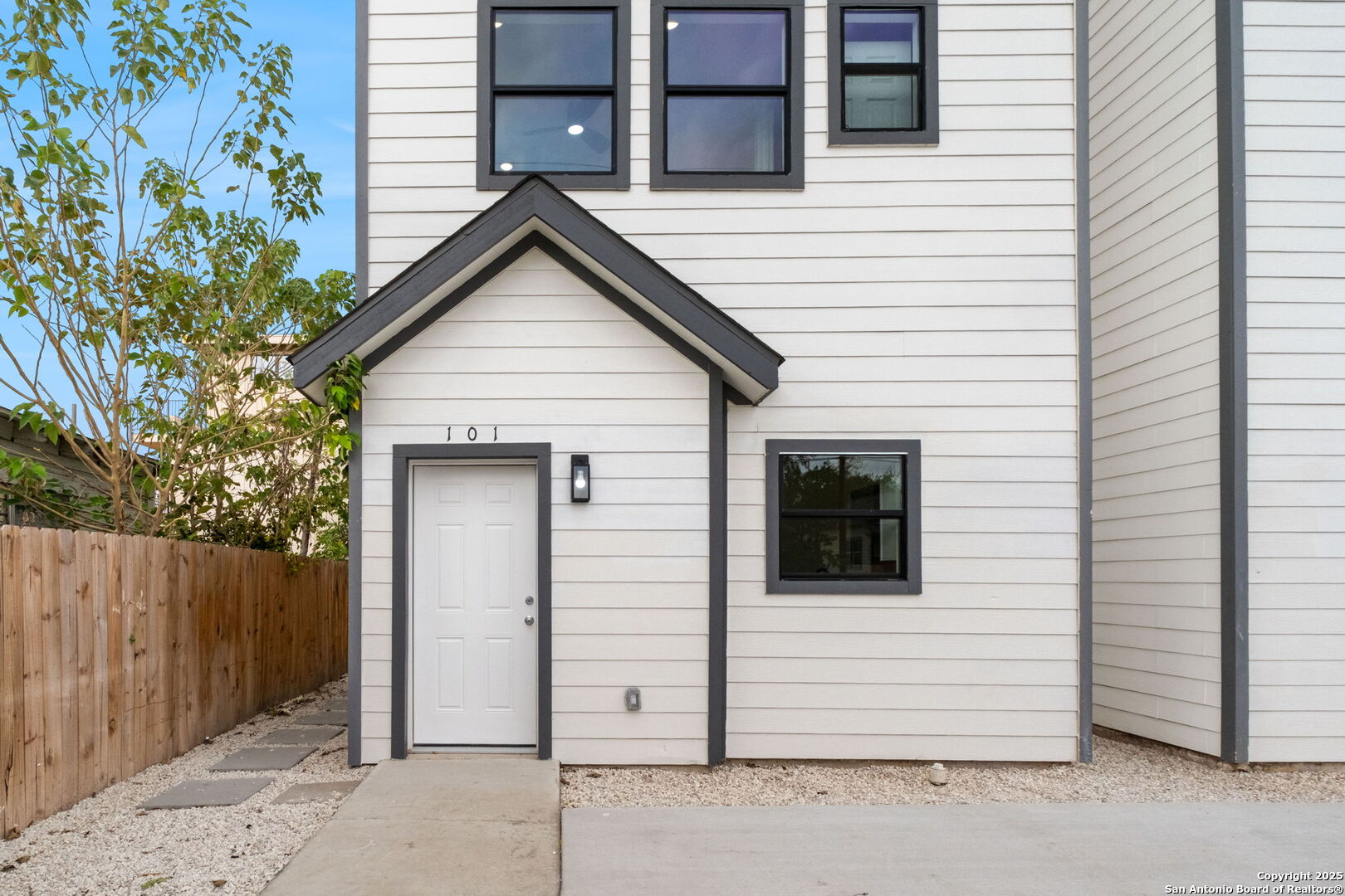 627 S Olive St, #101,102