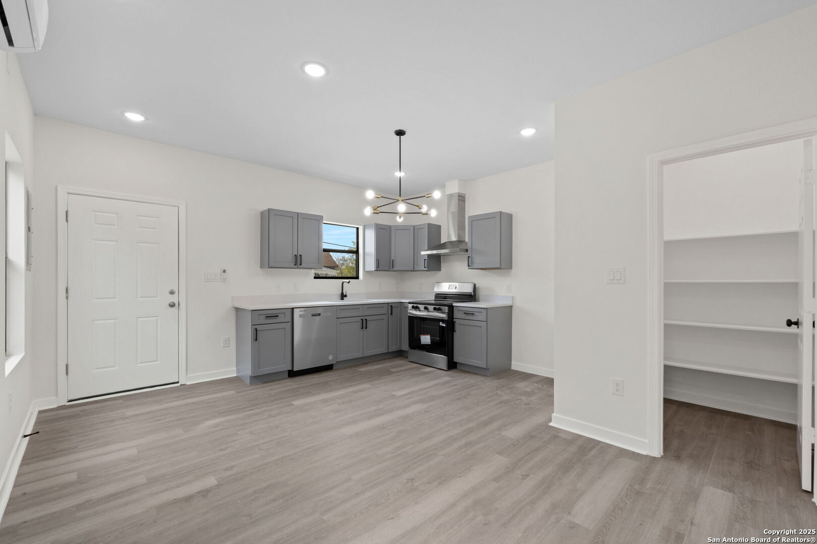627 S Olive St, #201,202
