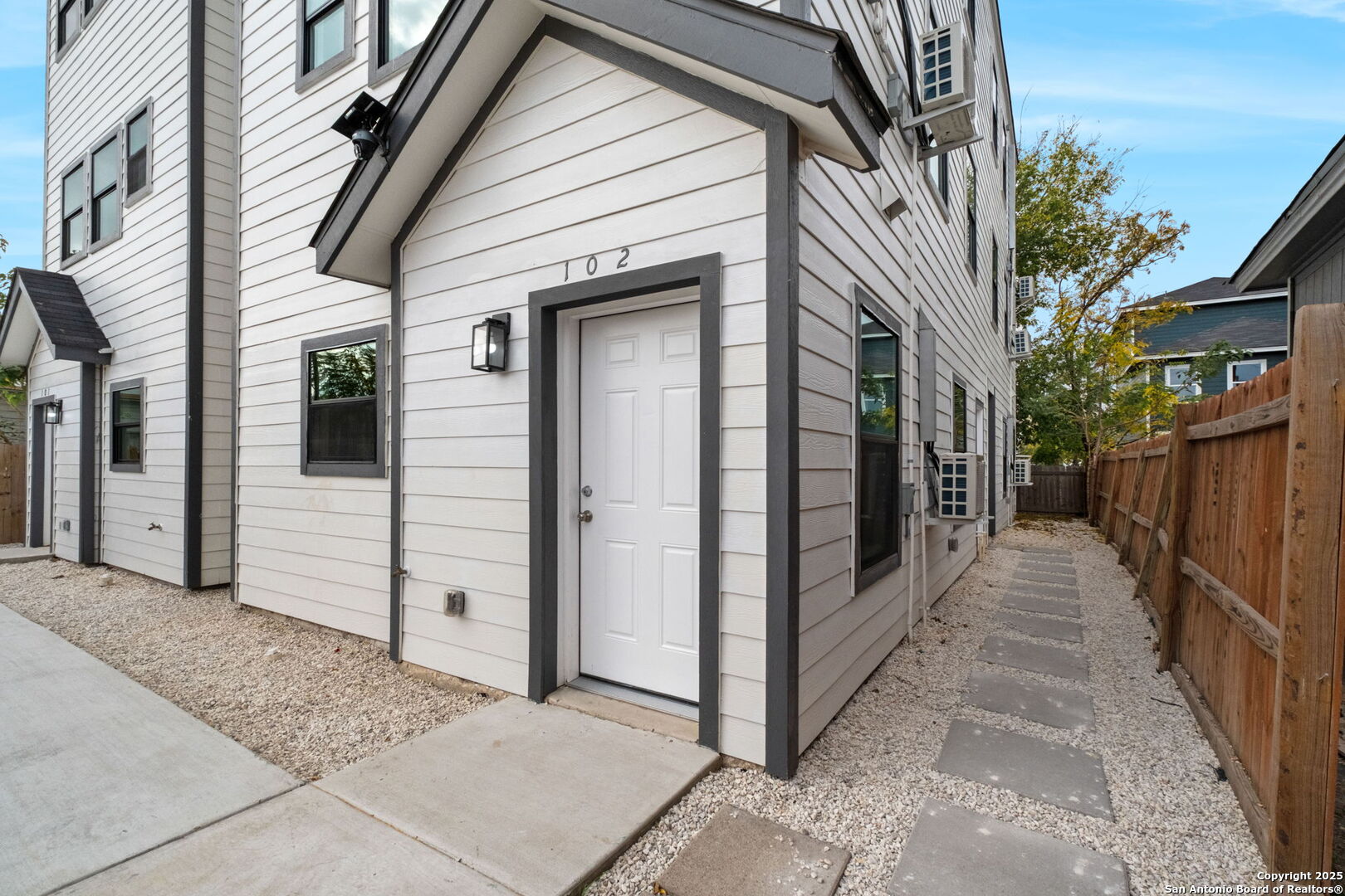 627 S Olive St, #201,202
