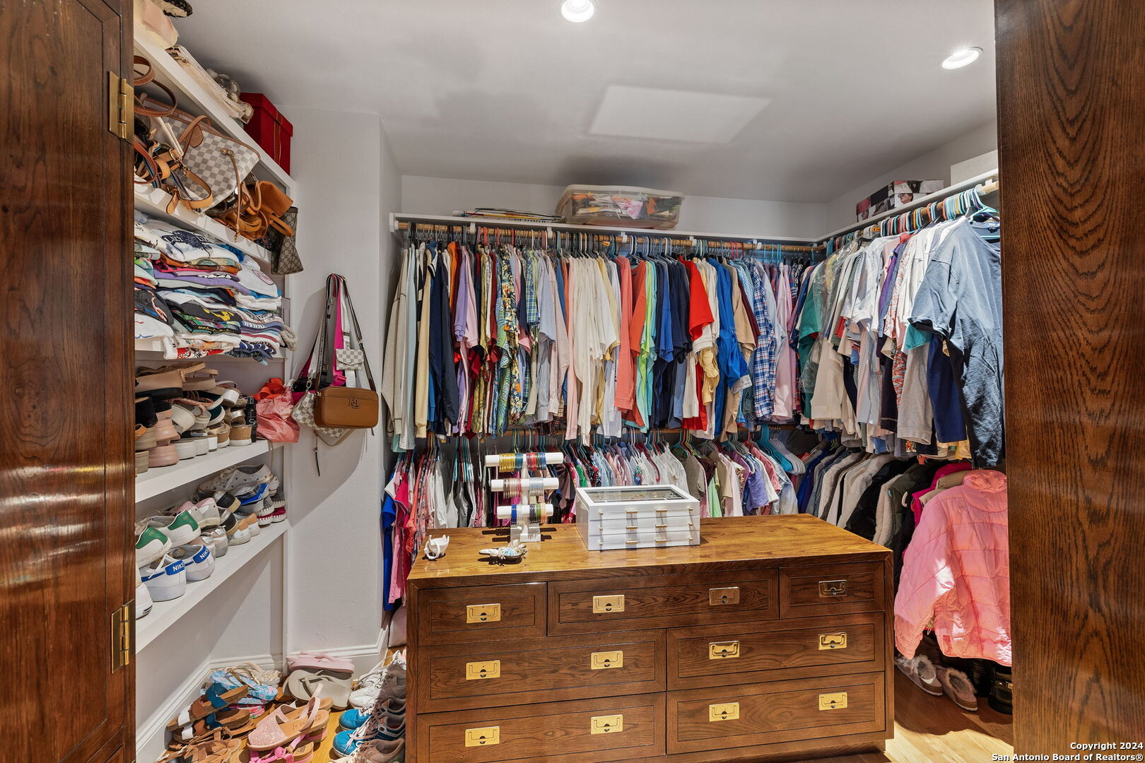 135 Blue Bonnet Blvd