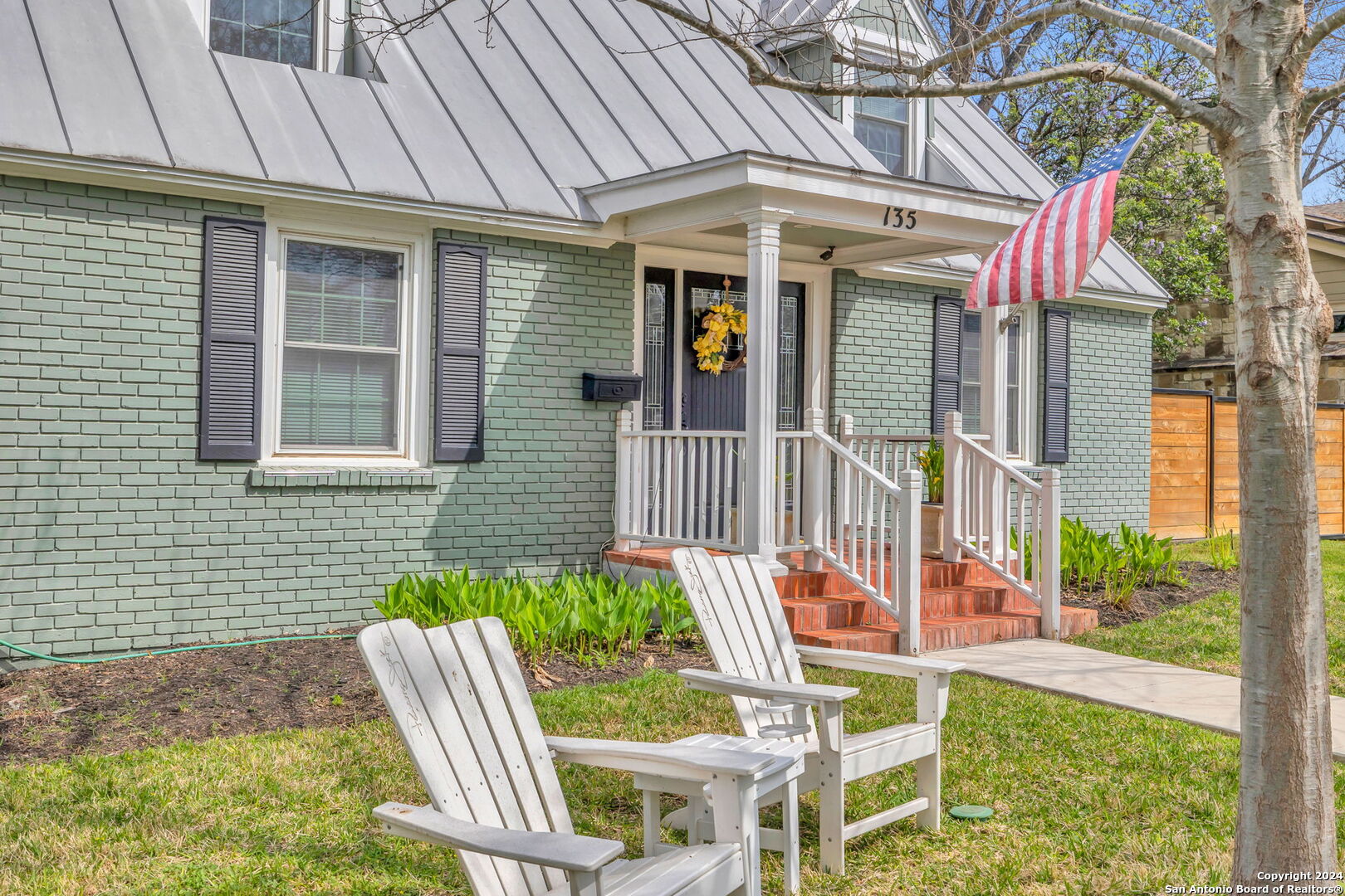 135 Blue Bonnet Blvd