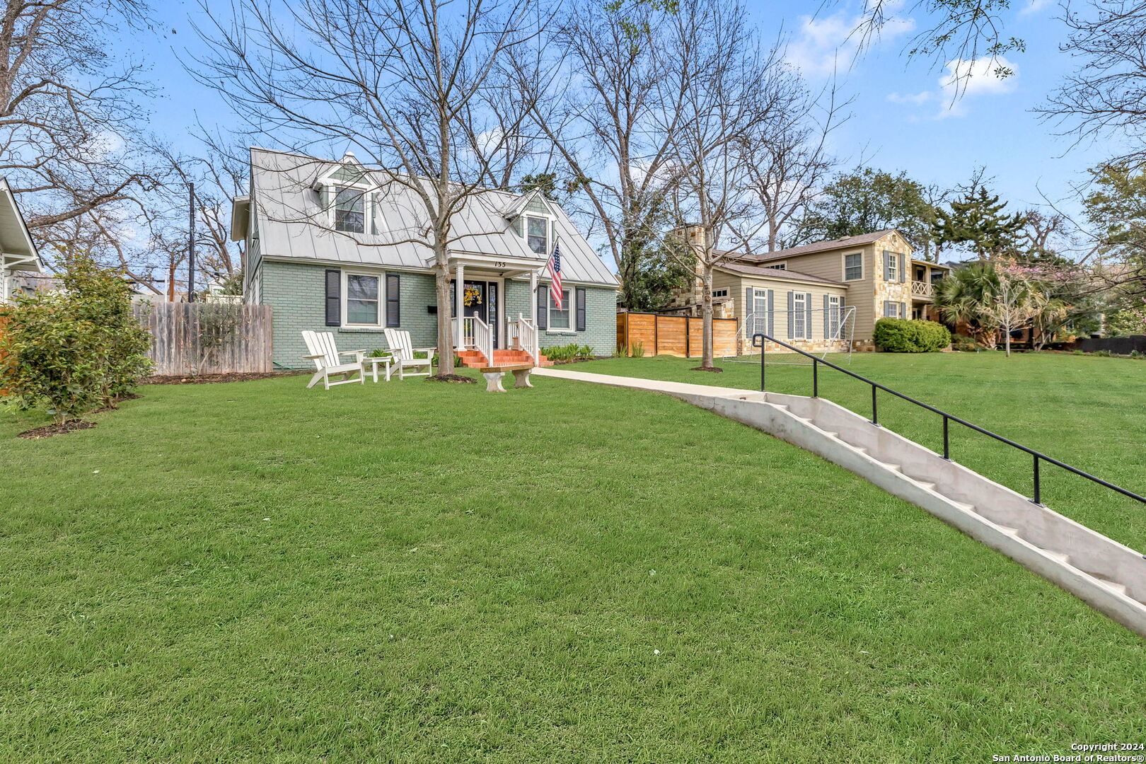 135 Blue Bonnet Blvd