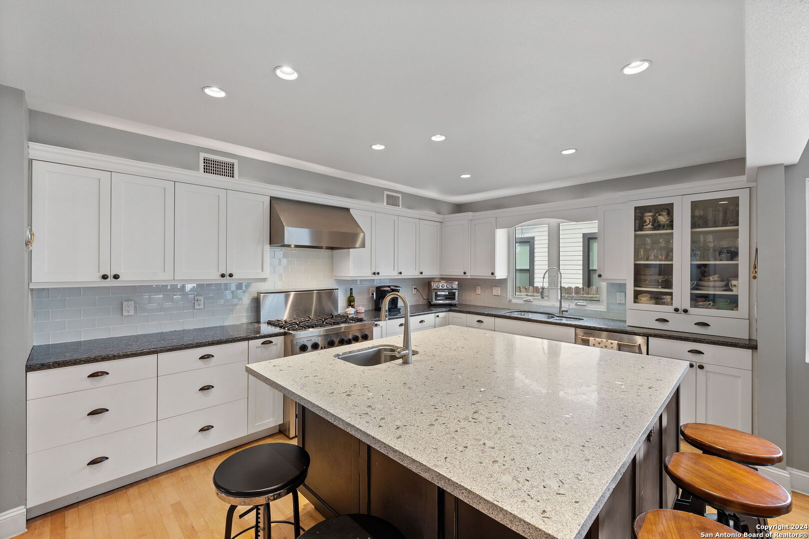 135 Blue Bonnet Blvd