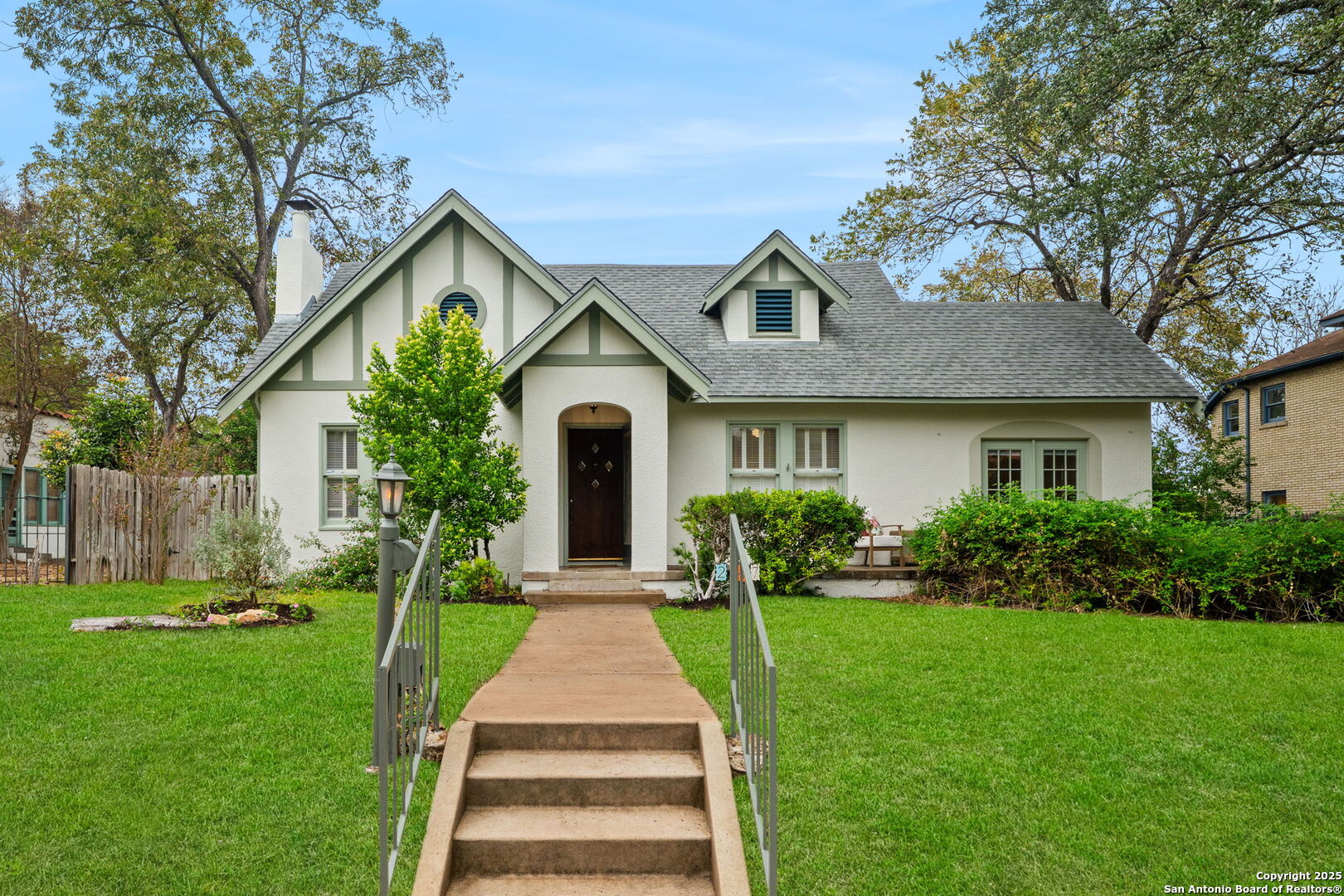 247 E Rosewood
