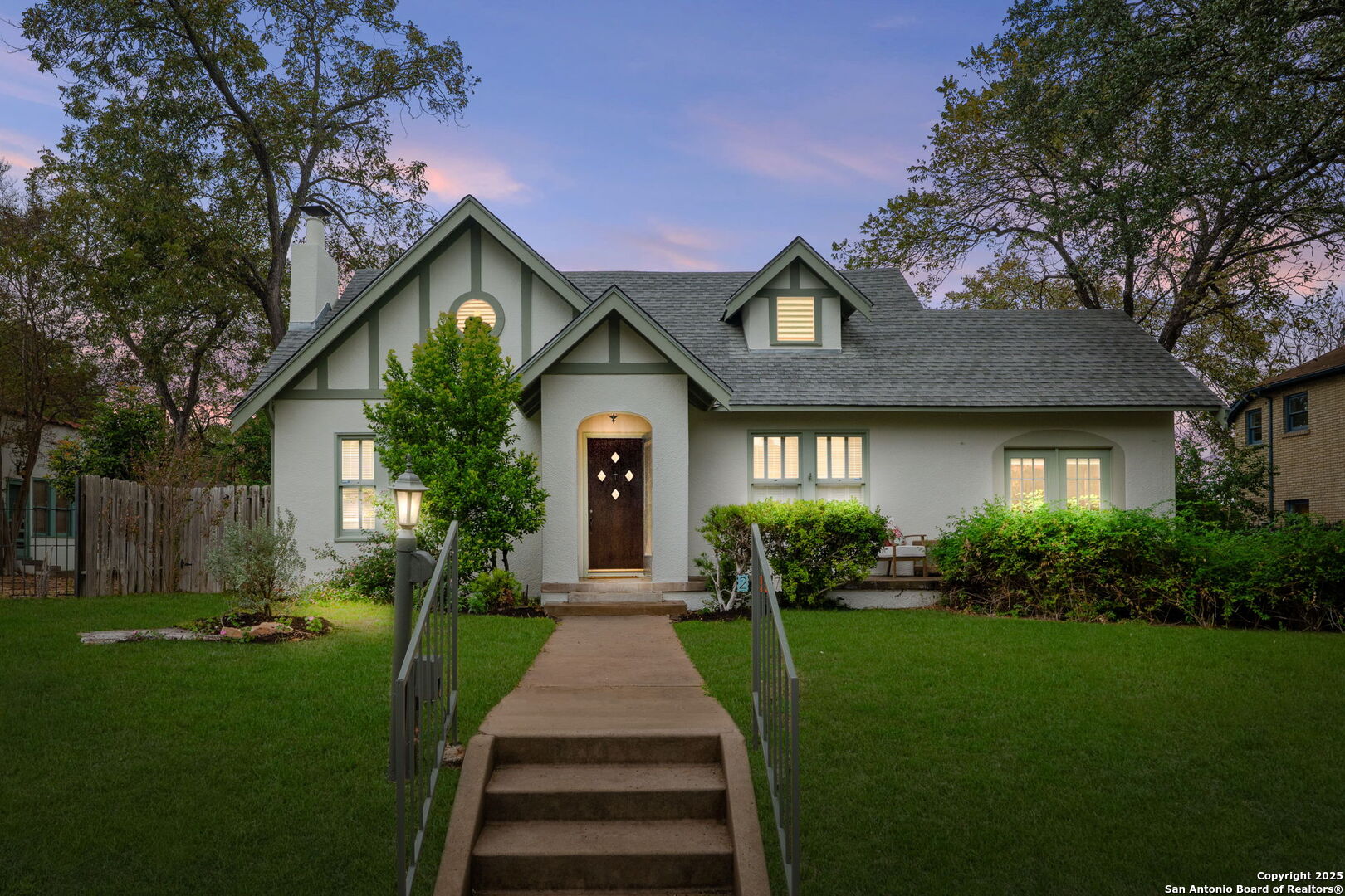 247 E Rosewood