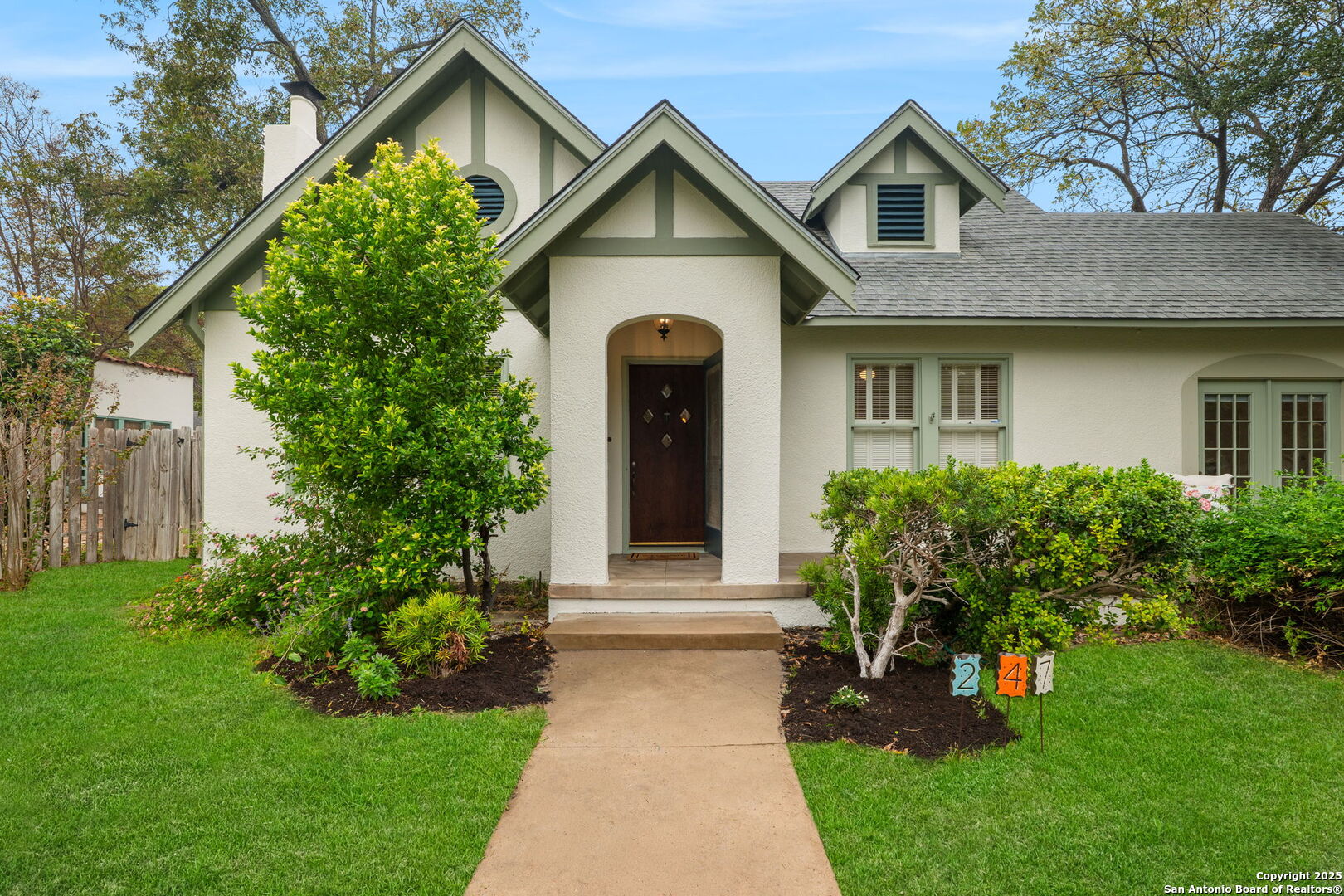 247 E Rosewood