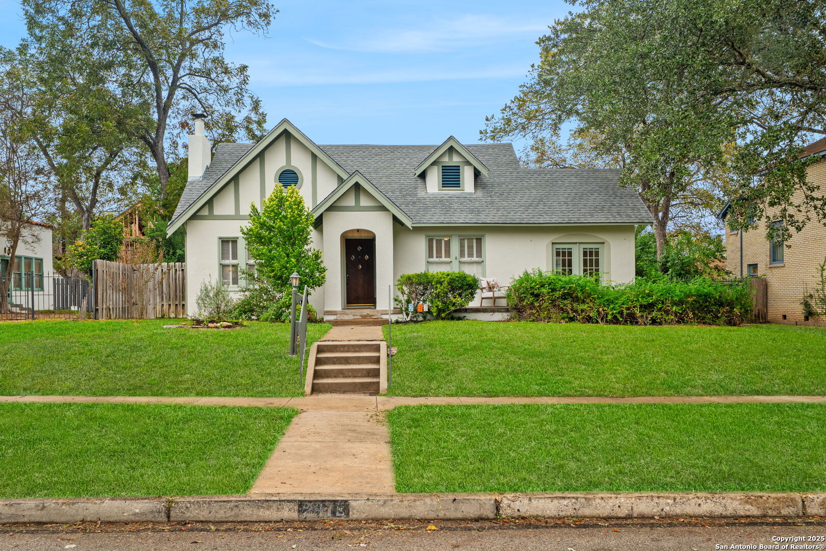 247 E Rosewood