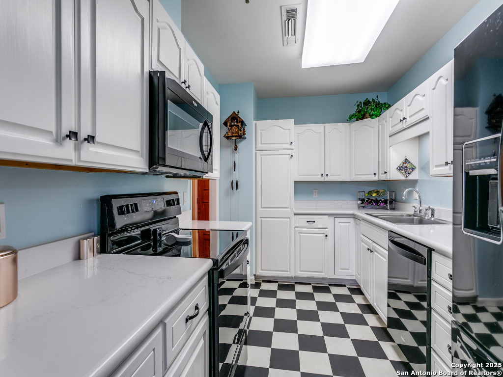 1 Towers Park Ln 412