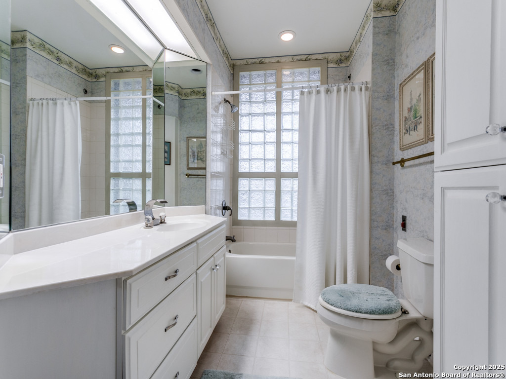 1 Towers Park Ln 412