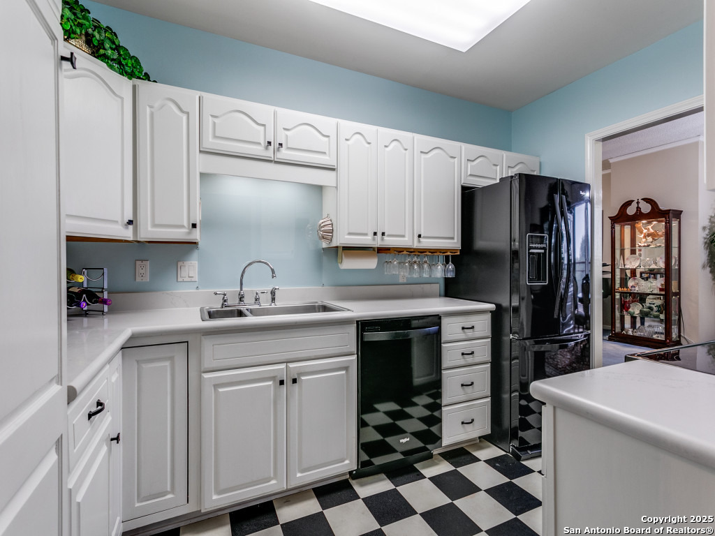 1 Towers Park Ln 412