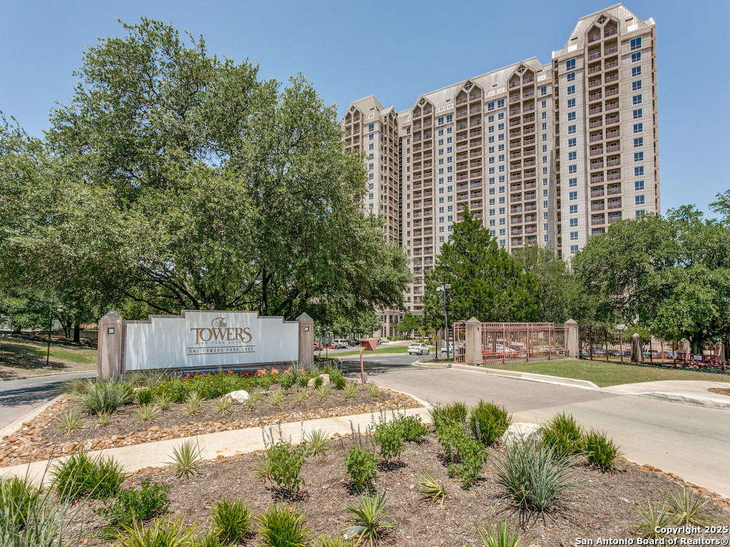 1 Towers Park Ln 412