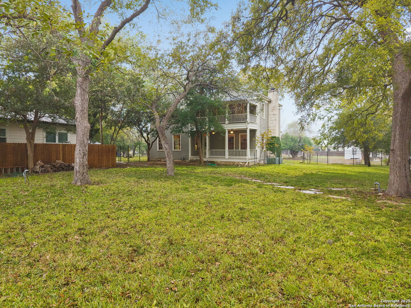 276 E Coll