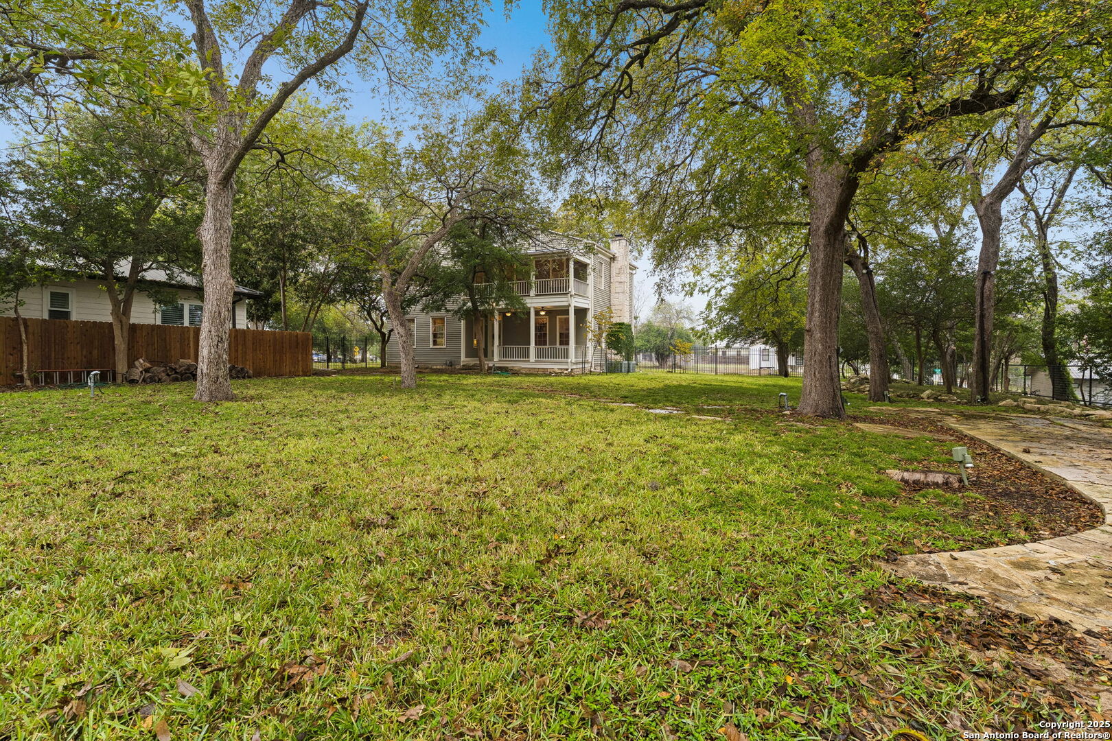 276 E Coll
