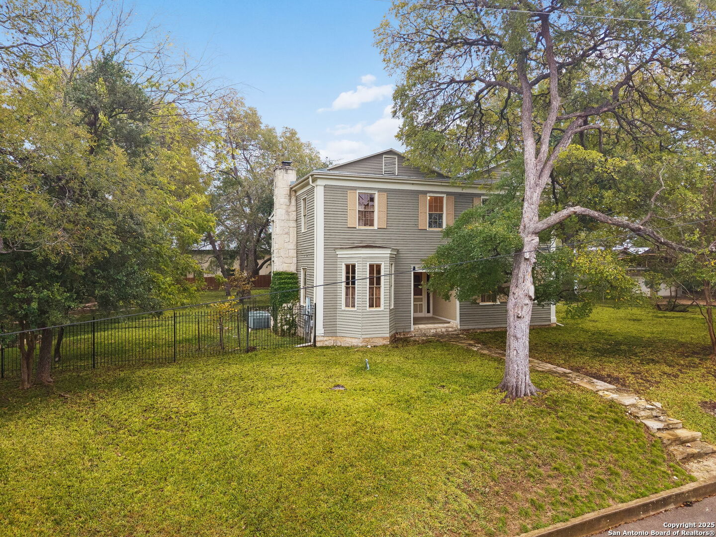 276 E Coll