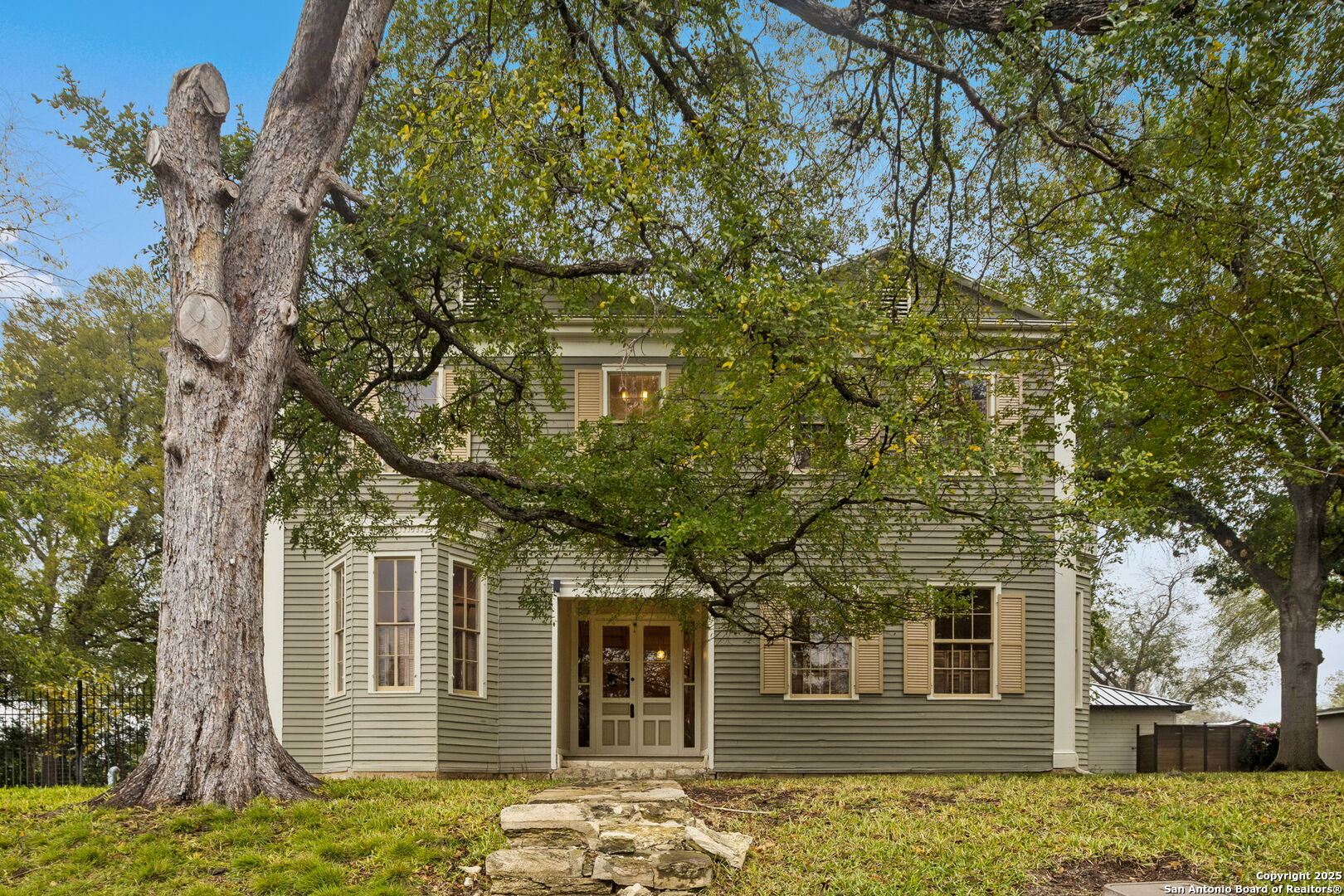 276 E Coll
