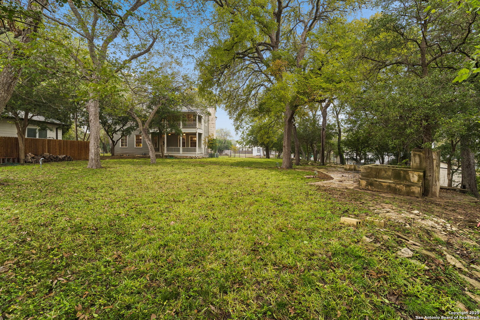 276 E Coll