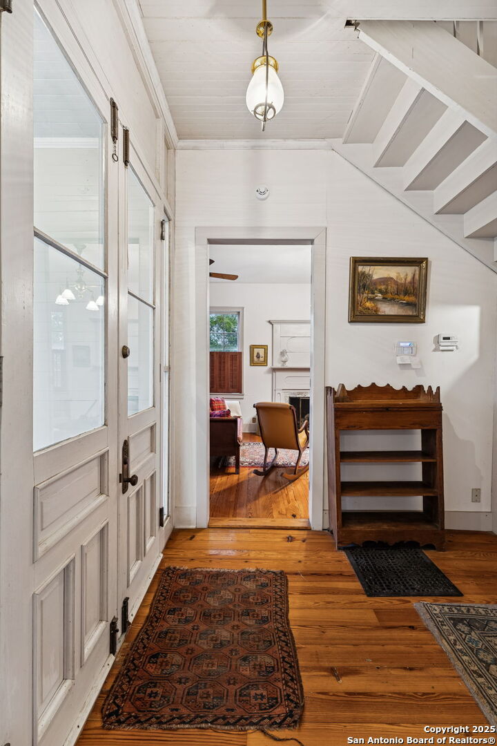 276 E Coll