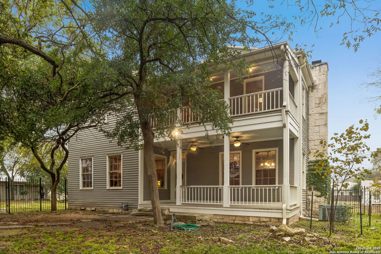 276 E Coll