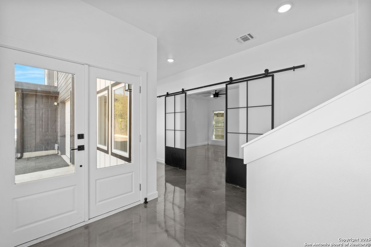 106 Bank St 102