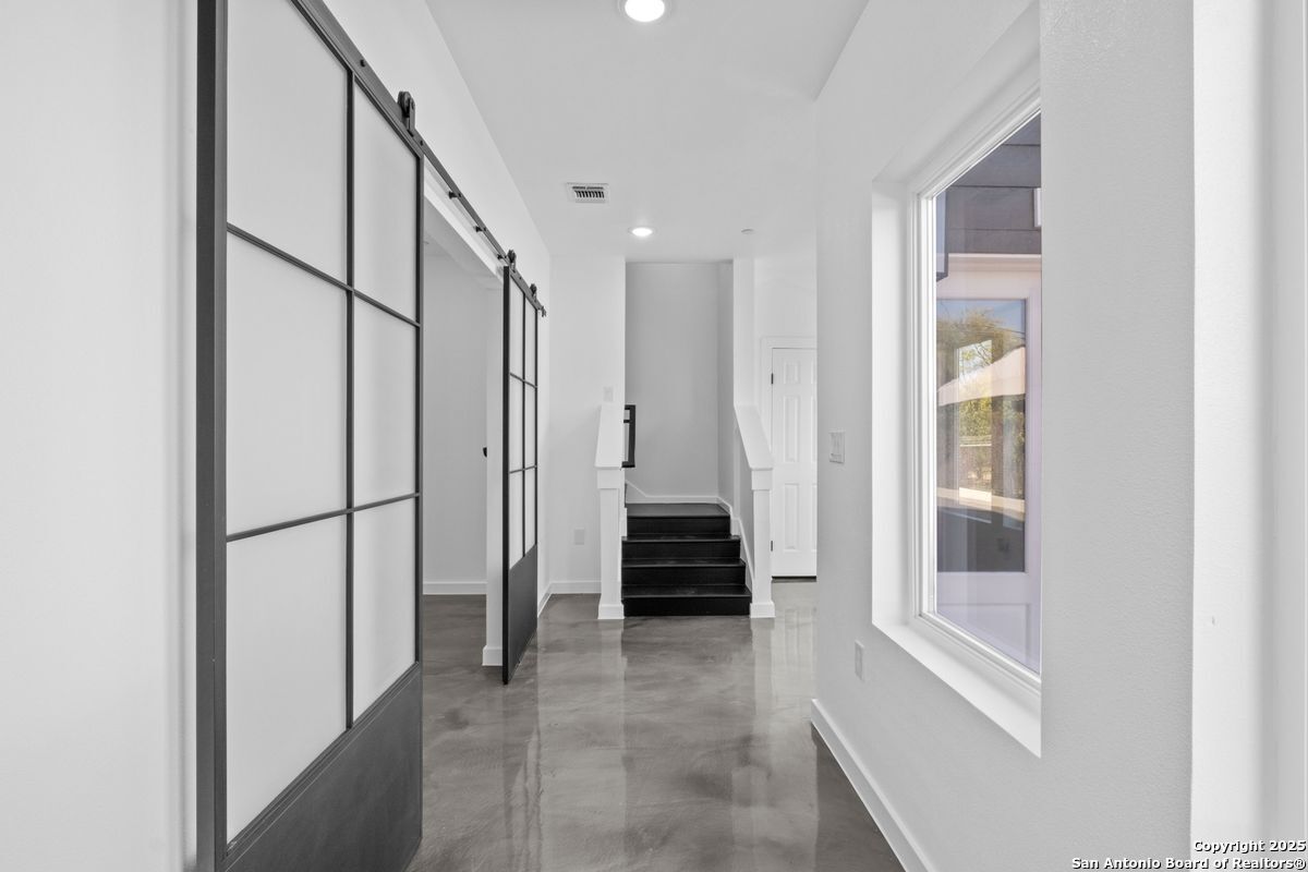 106 Bank St 102