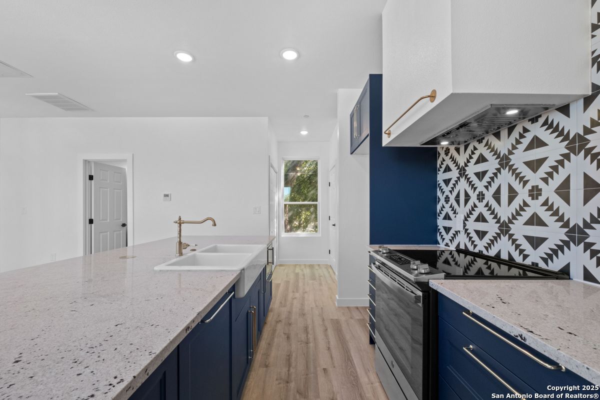 106 Bank St 102