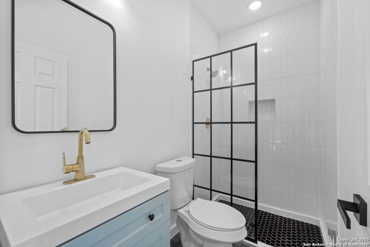 106 Bank St 102