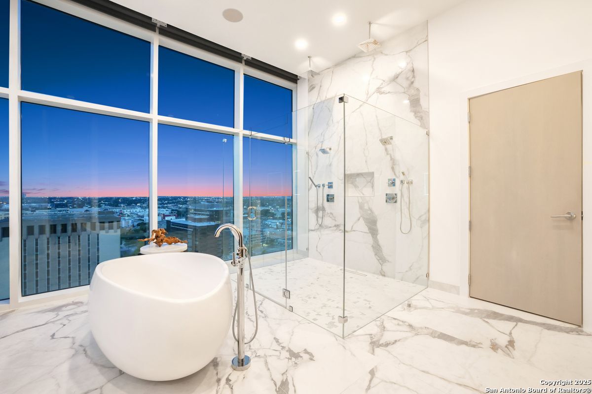 123 Lexington UNIT 1806