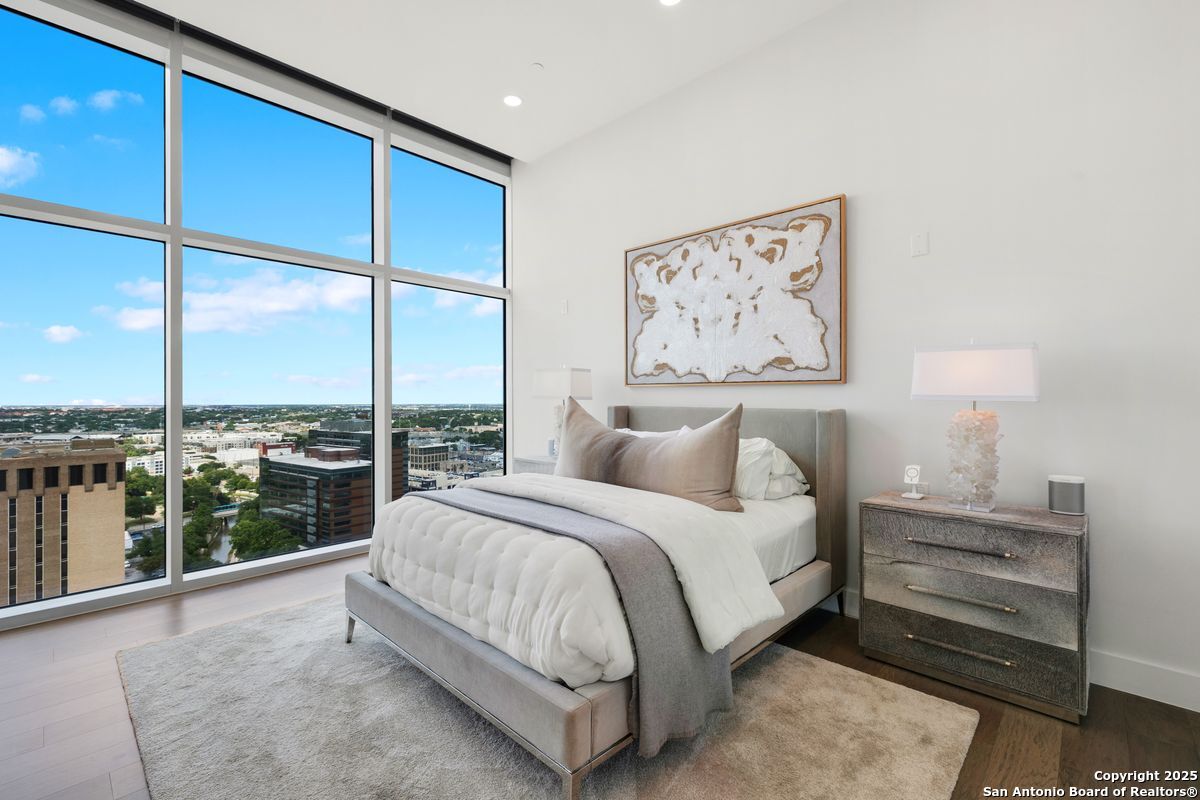 123 Lexington UNIT 1806