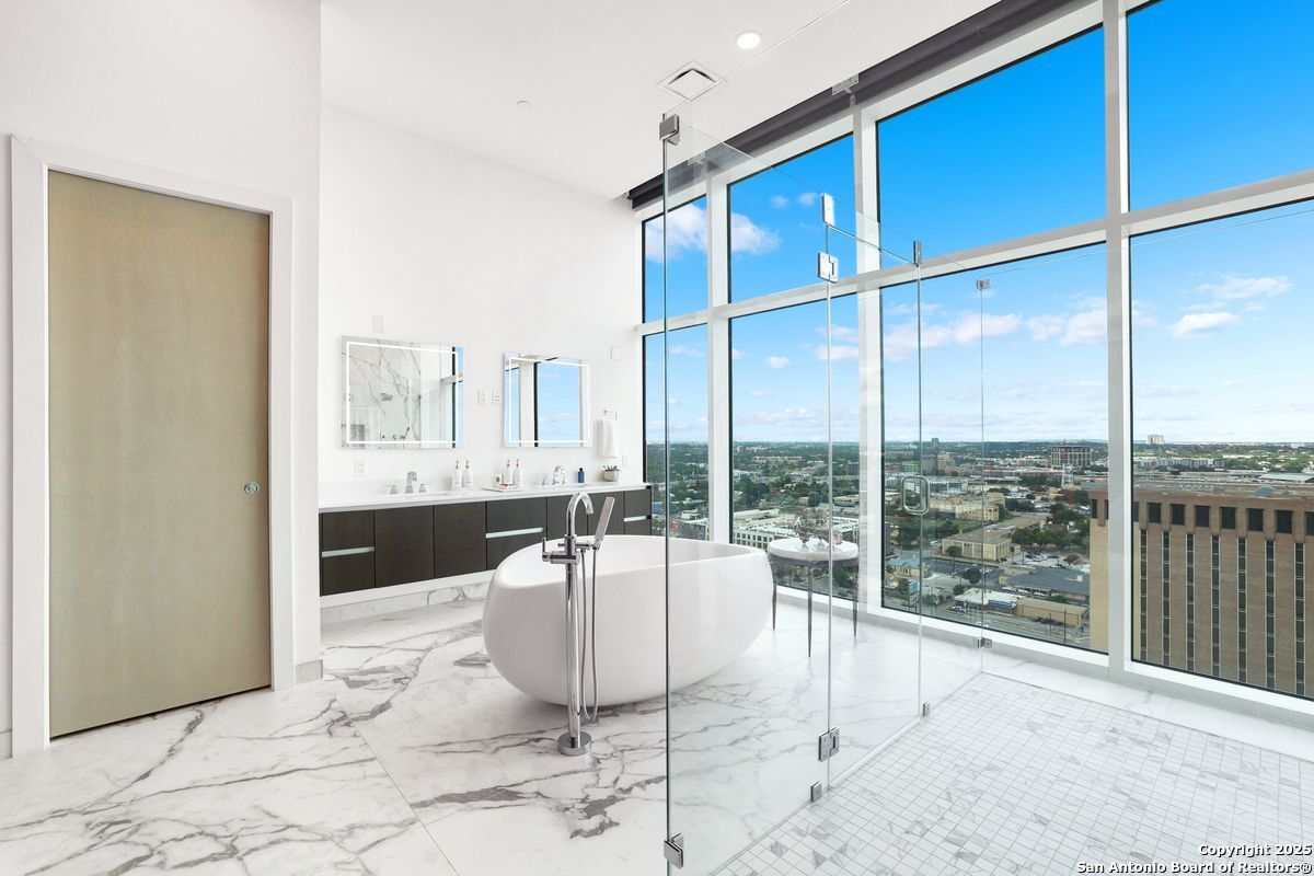 123 Lexington UNIT 1806