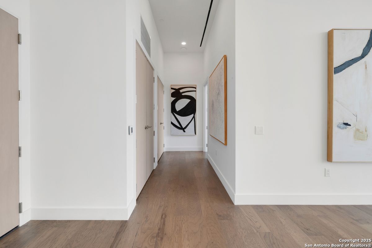 123 Lexington UNIT 1806