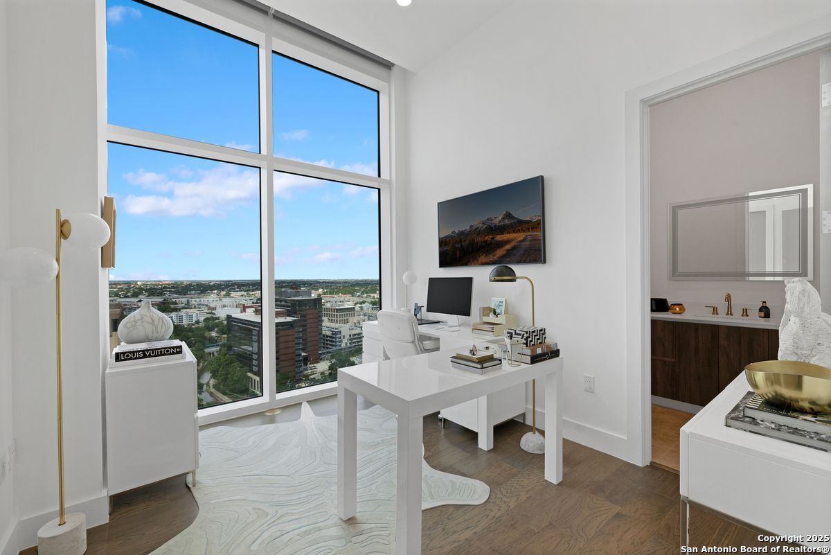 123 Lexington UNIT 1806