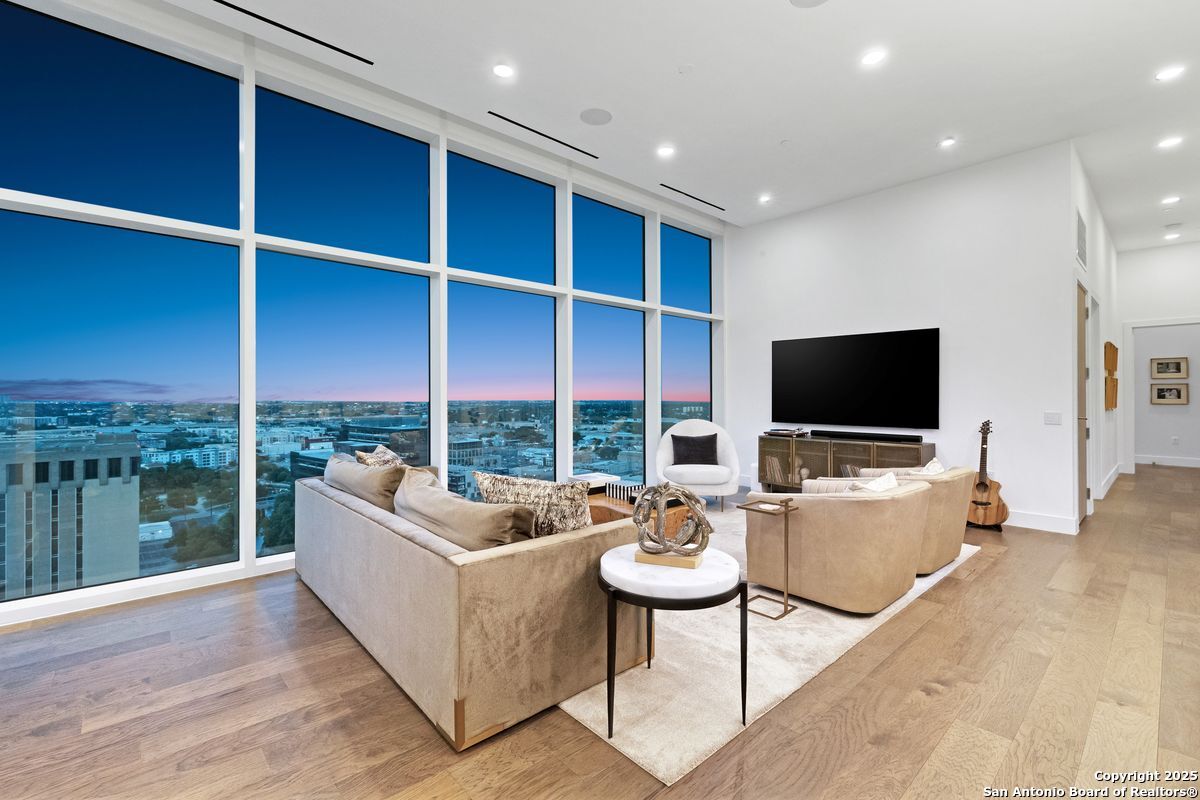 123 Lexington UNIT 1806