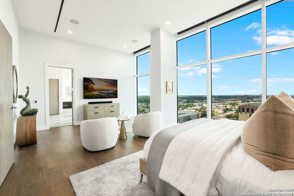 123 Lexington UNIT 1806