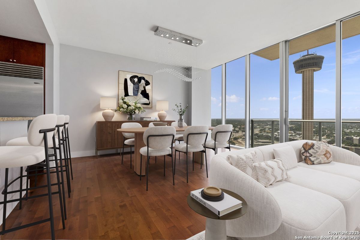 610 E Market UNIT 2811