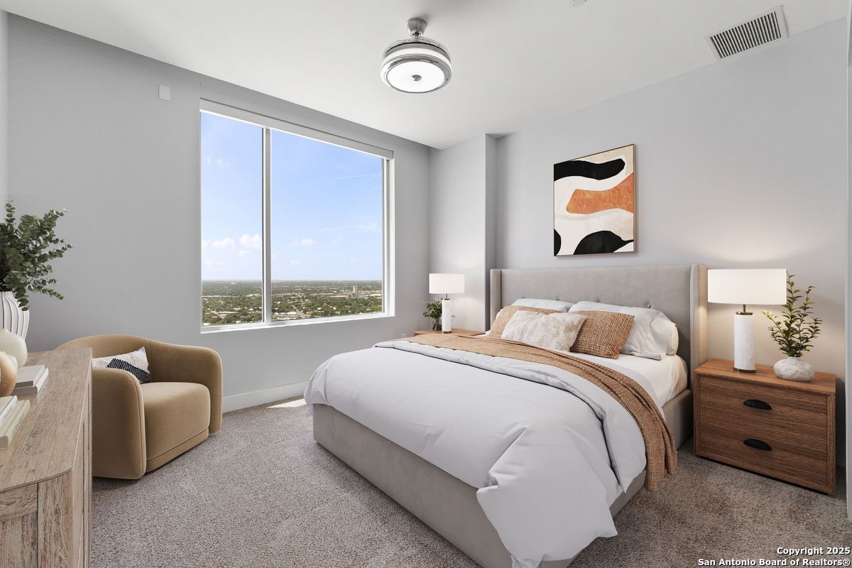 610 E Market UNIT 2811