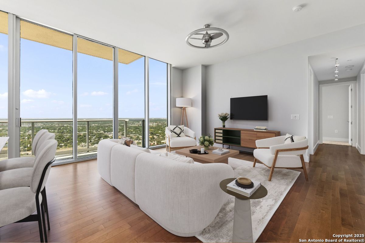 610 E Market UNIT 2811