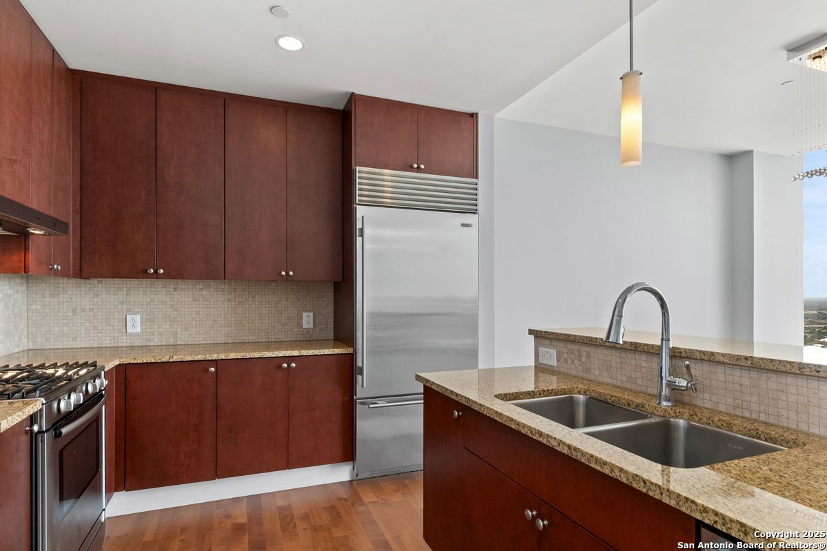 610 E Market UNIT 2811