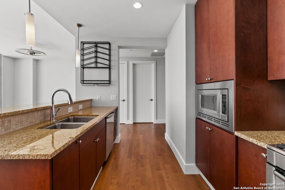 610 E Market UNIT 2811