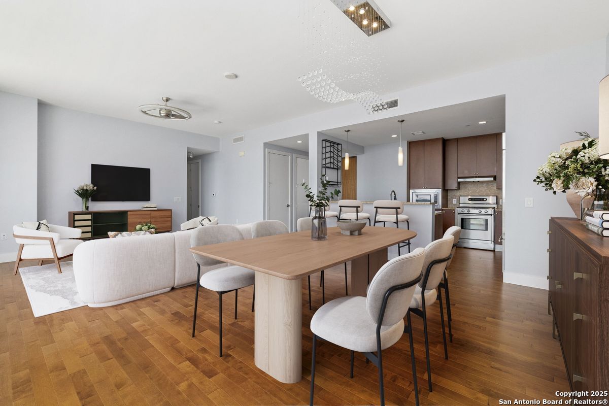 610 E Market UNIT 2811