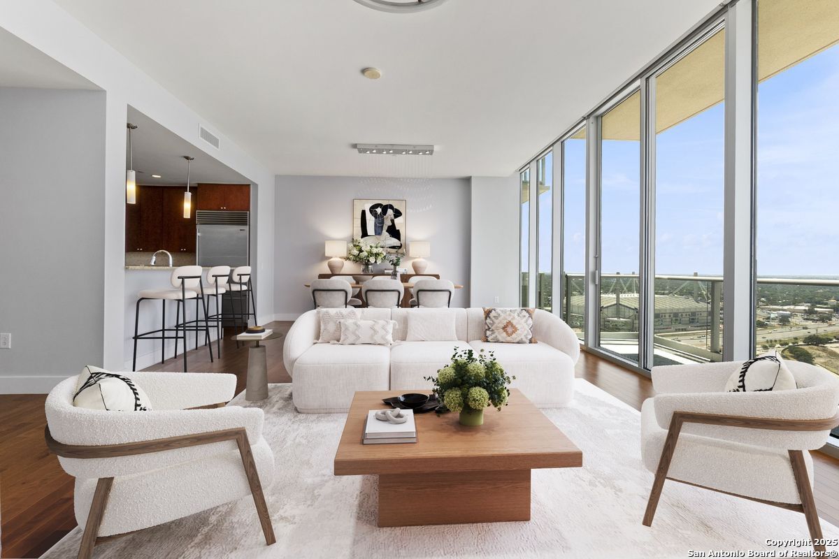 610 E Market UNIT 2811