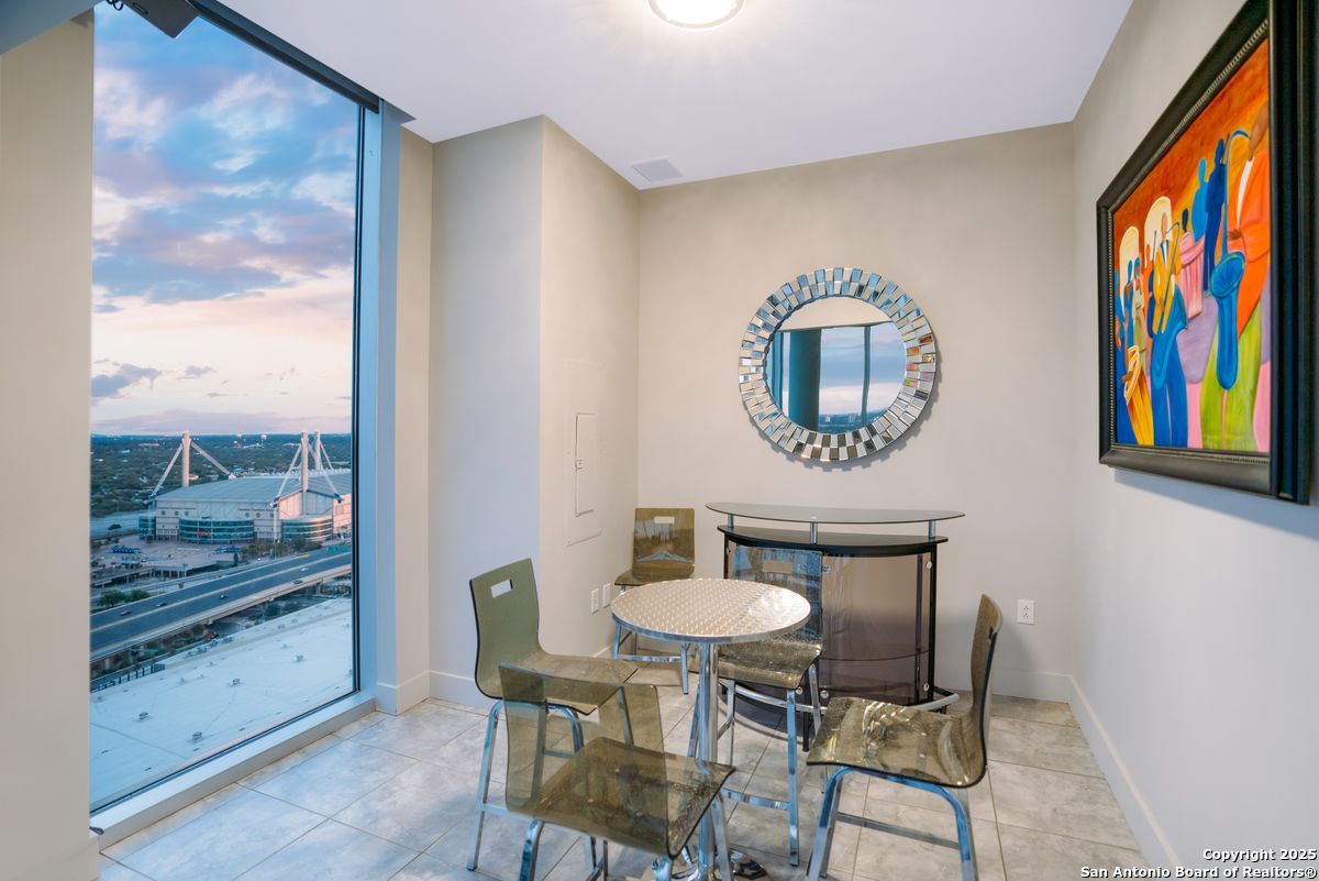 610 E Market UNIT 2818