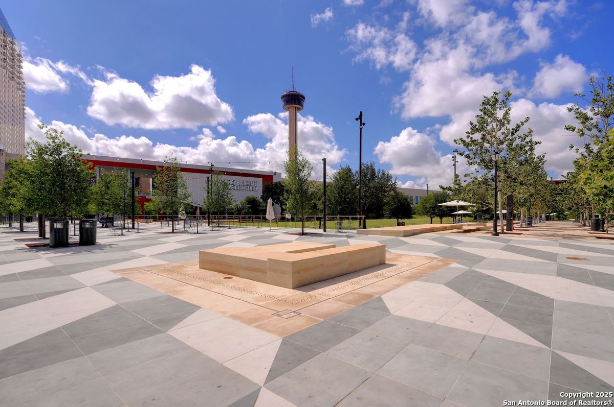 610 E Market UNIT 2818