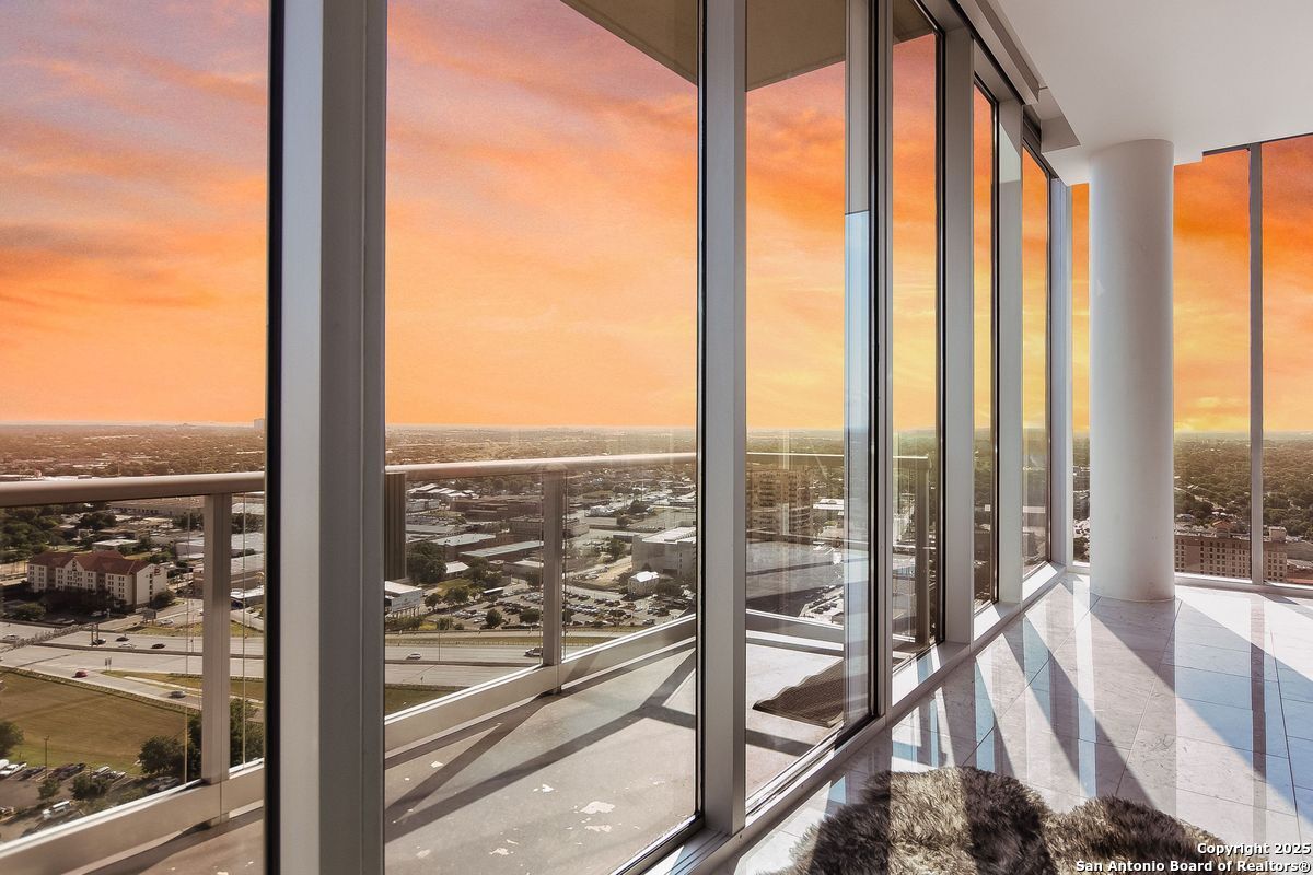 610 E Market UNIT 2818