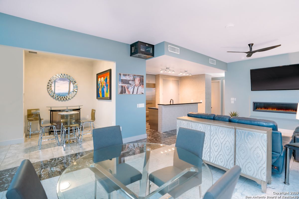 610 E Market UNIT 2818