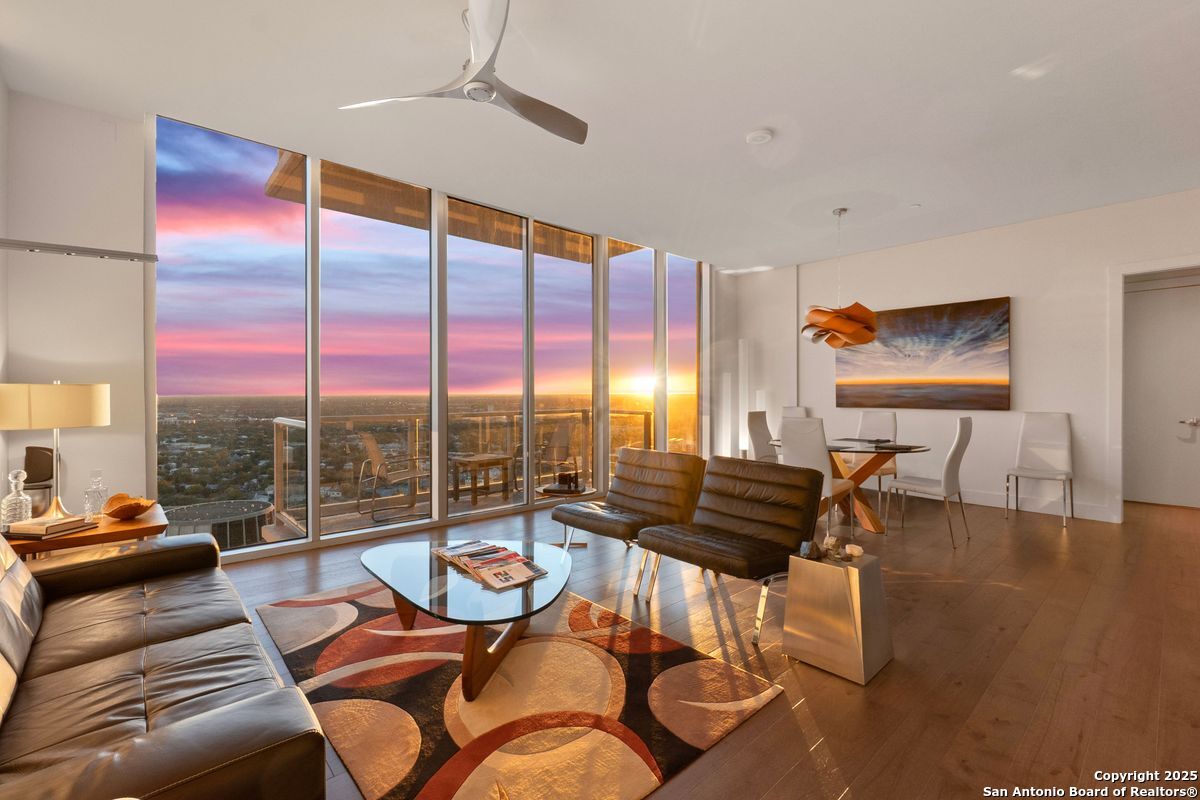 610 E Market UNIT 2905