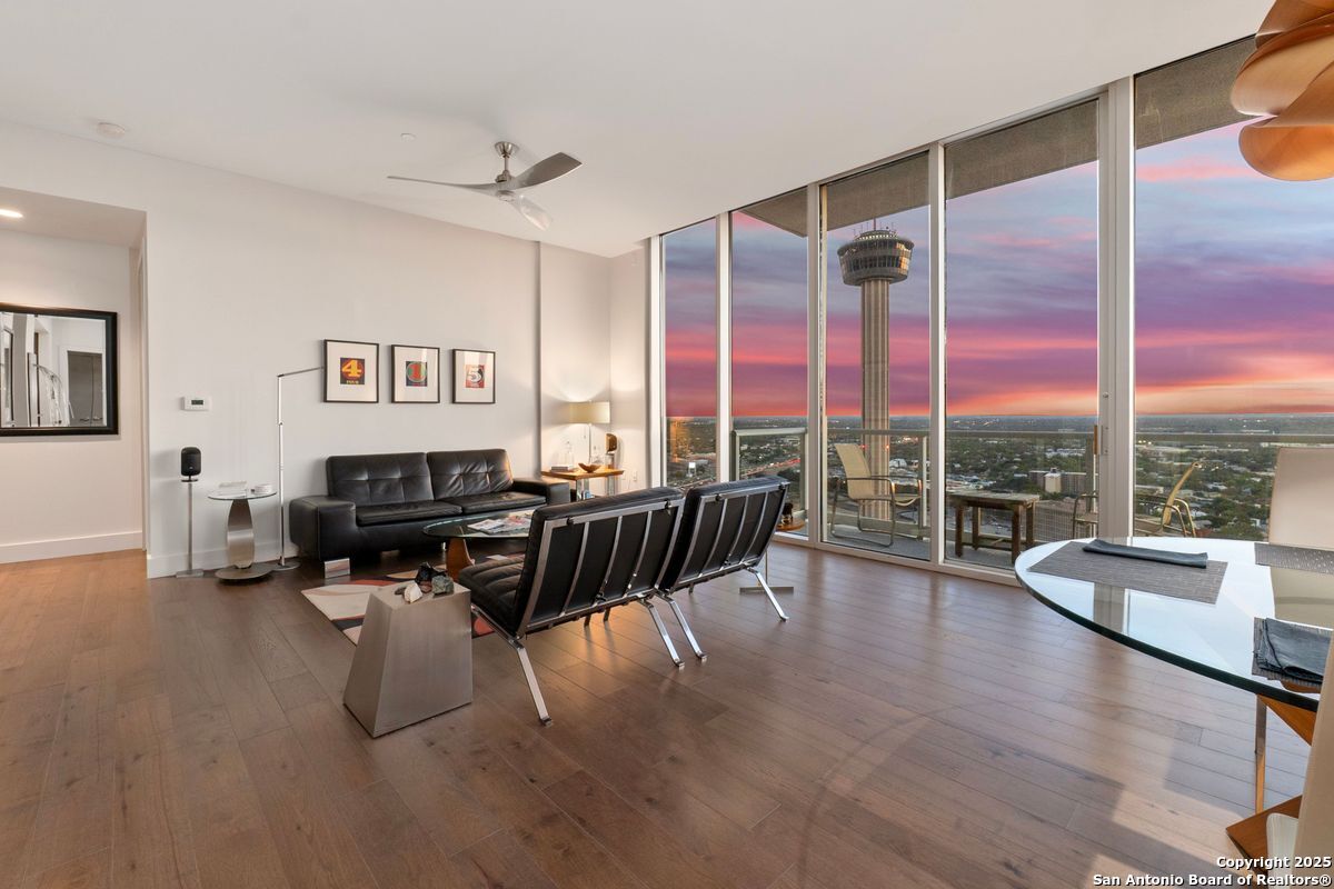 610 E Market UNIT 2905