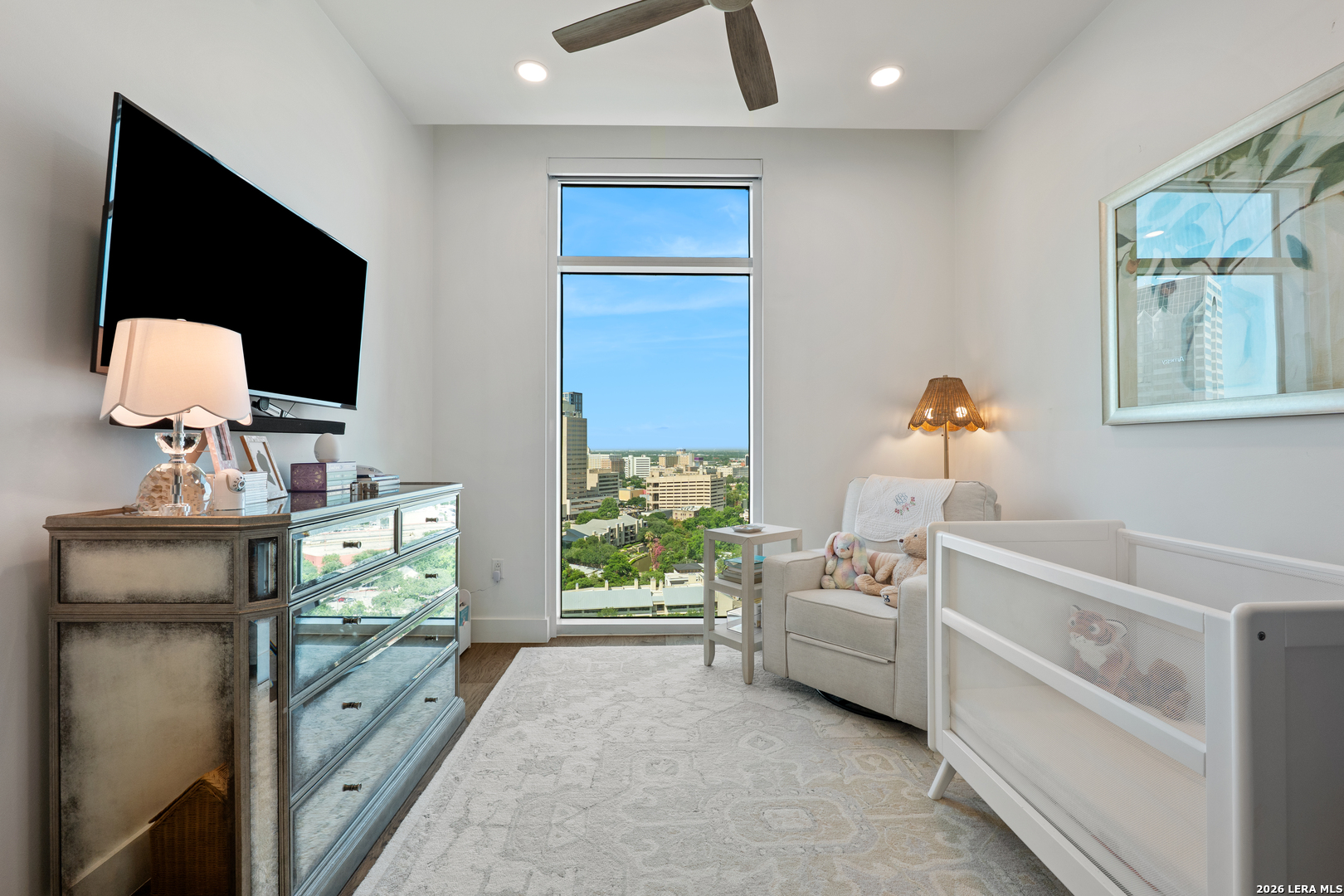 123 Lexington APT 1410