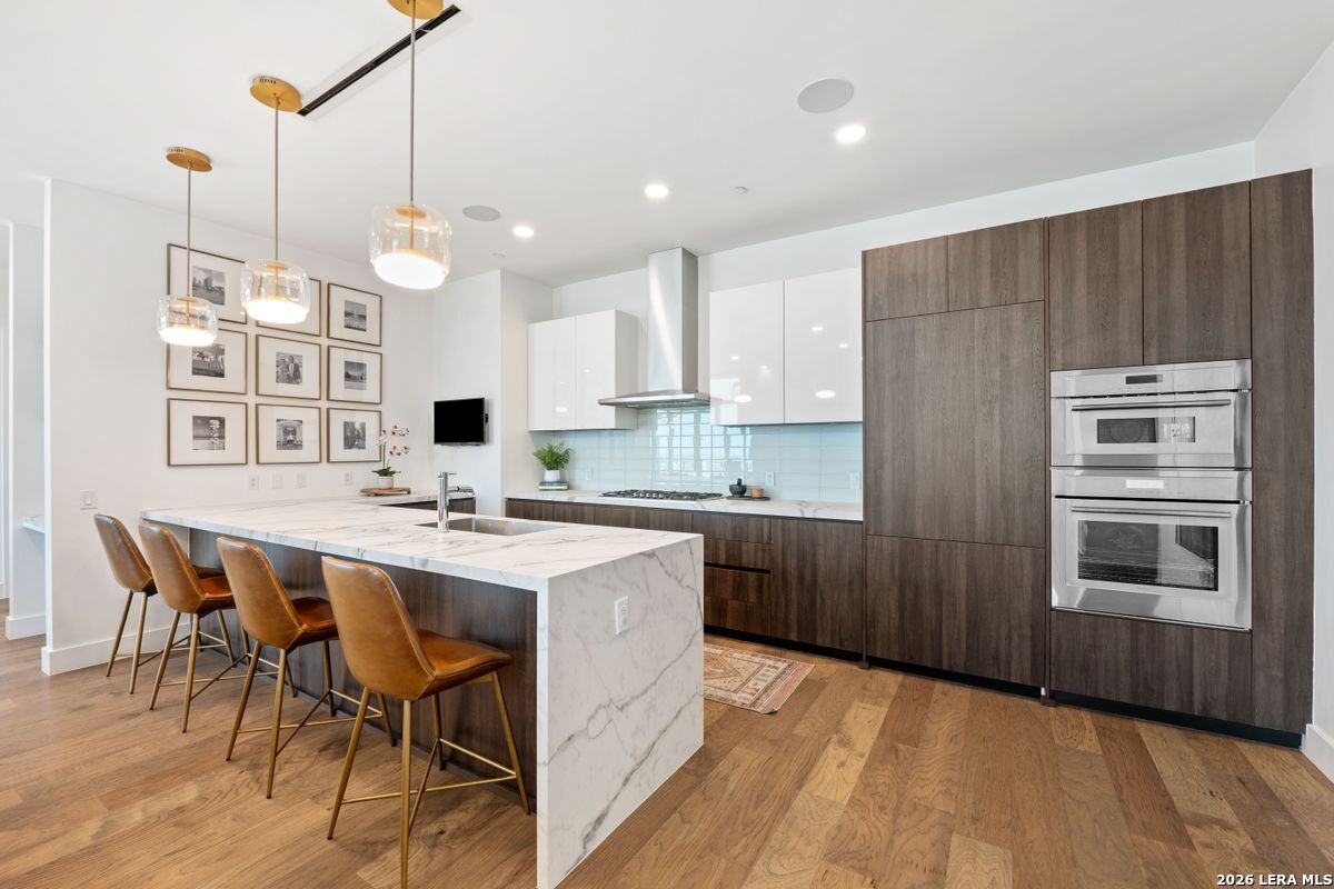 123 Lexington APT 1410