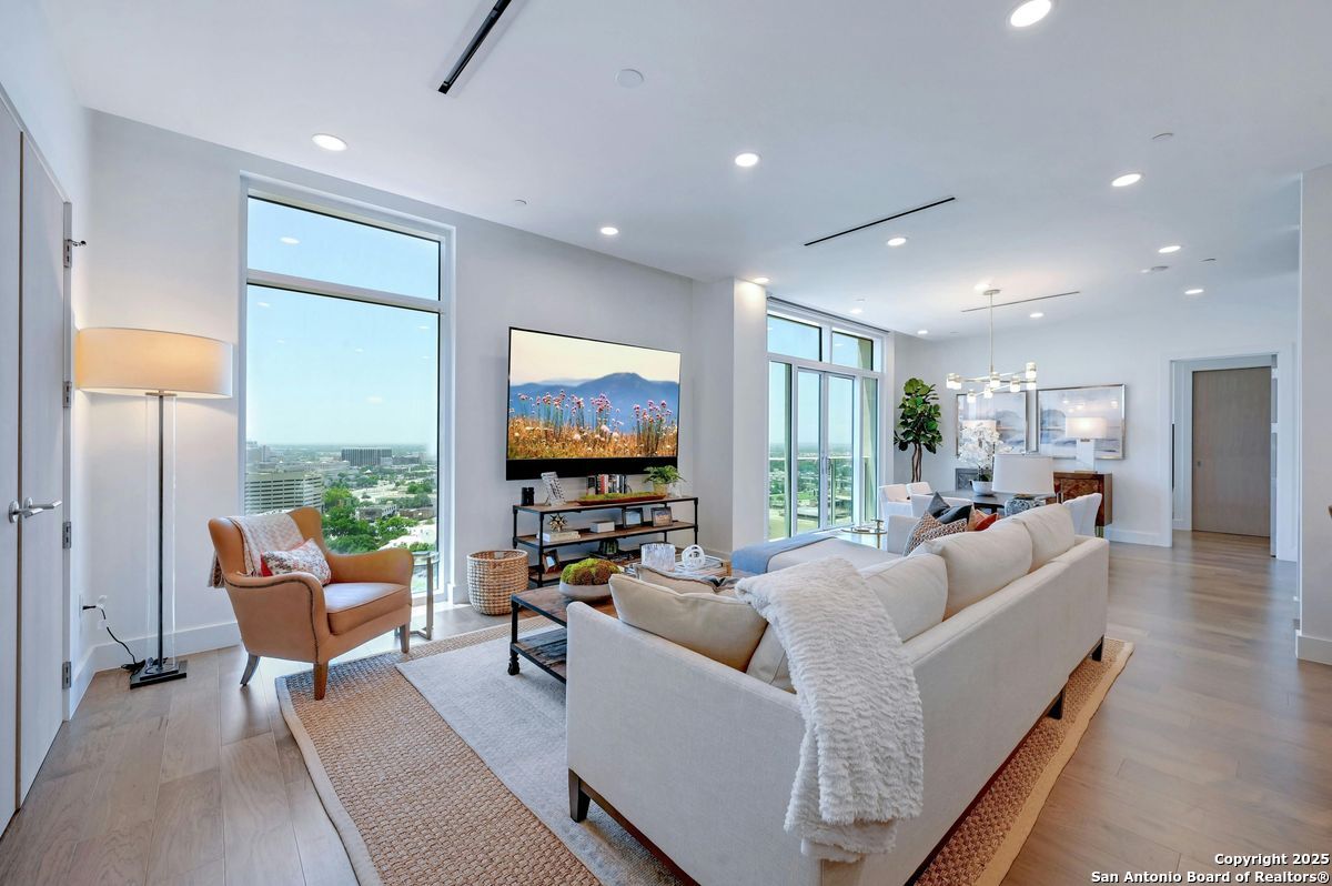 123 Lexington APT 1410